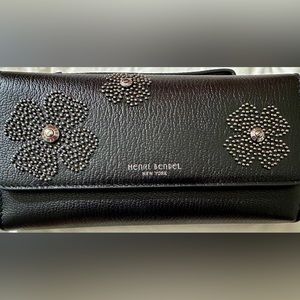Henri Bendel wristlet